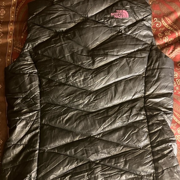 The North Face Women's Black Quilted Vest - Picture 3 of 3